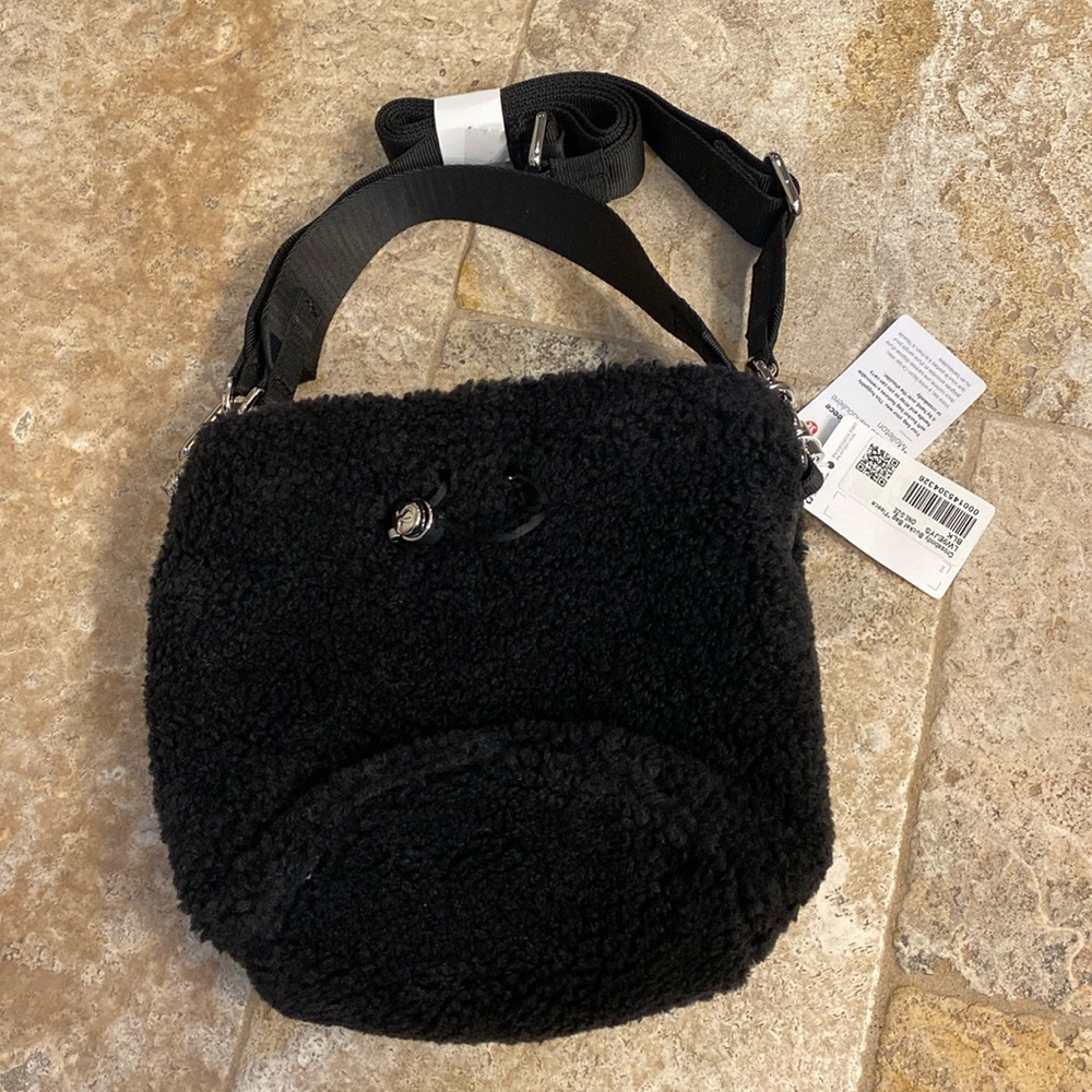 NWT Lululemon  fleece bucket bag.